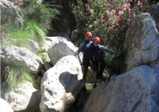  Entre les rochers 